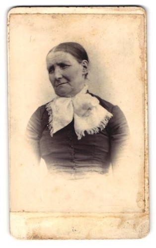Fotografie frau mit schleife - mit,