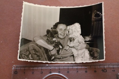 Altes foto frau kuschelt - frau,