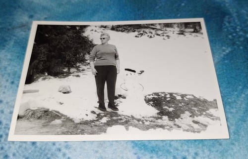 Altes foto frau posiert mit - foto,