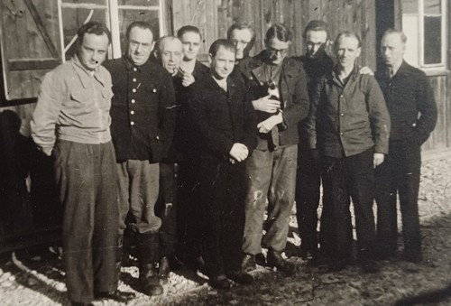 Gruppe männer arbeiter - männer, stehen